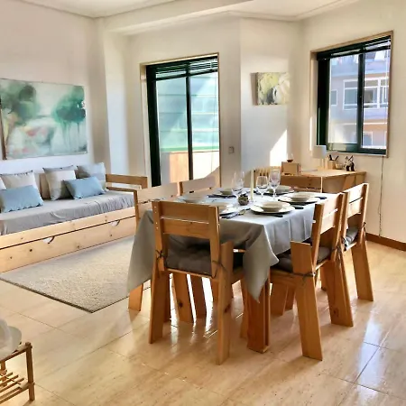 Apartamento En 1º Linea De La Playa De Samil Βίγκο